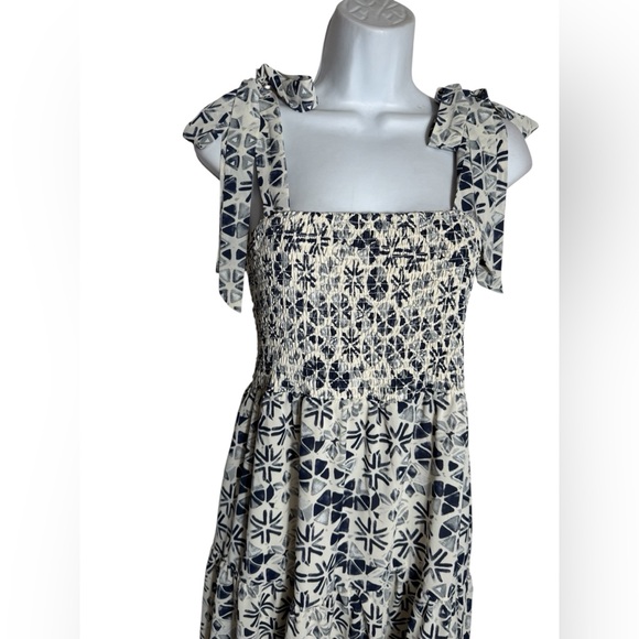Sam Edelman Dress Size 6 Navy Blue &โ Cream Smocked Maxi Dress ๐๐ - Picture 4 of 11